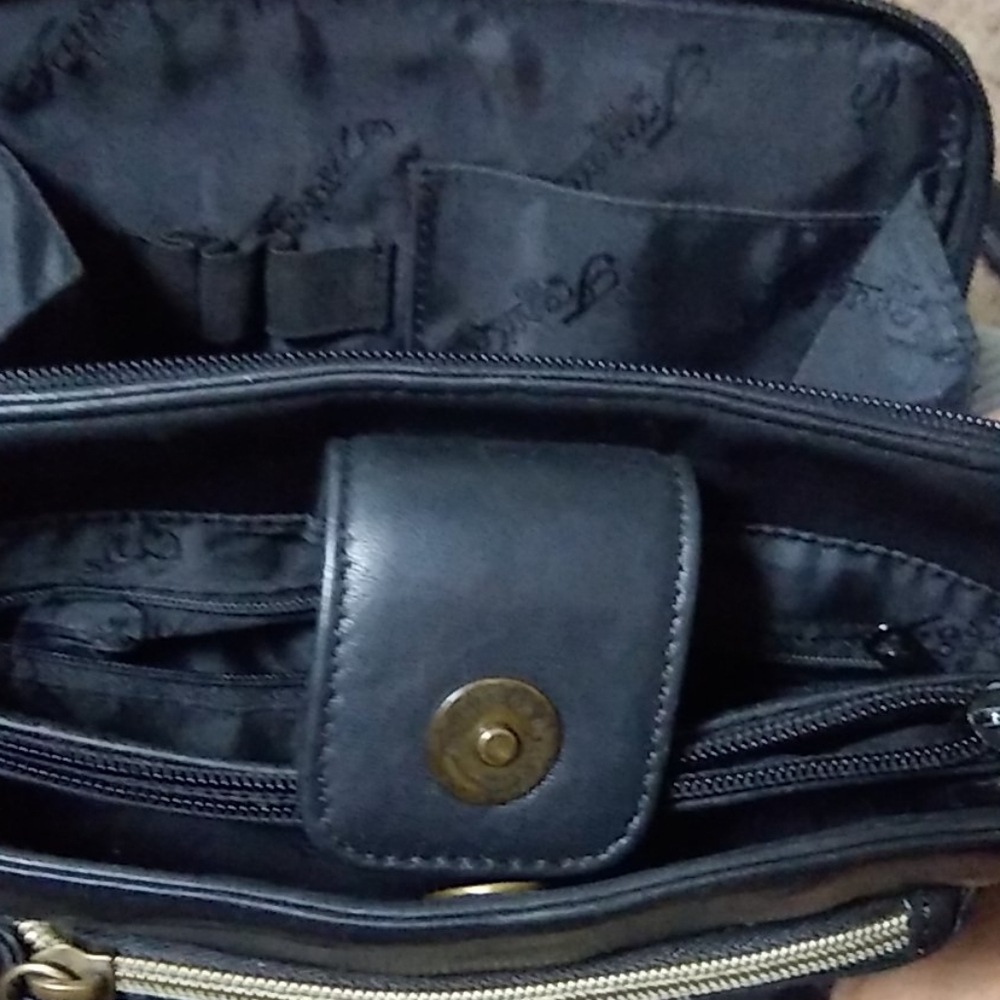 Vintage fossil crossbody bag. - Picture 5 of 17